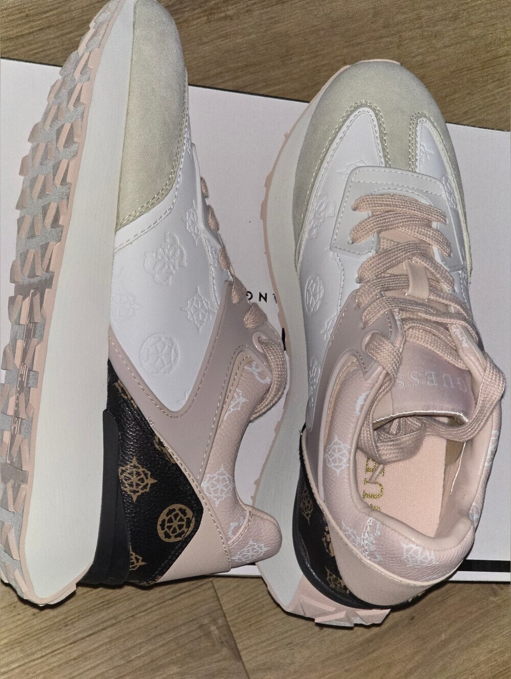 GUESS Luchia 3 Logo Sneakers โ White Multi โ 7.5 โ NEW IN BOX - Picture 6 of 10